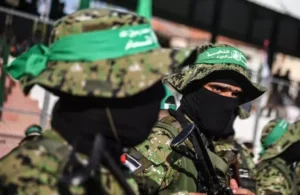 مسؤول في حركة حماس: جاهزون لبحث فكرة “تعليق السلاح أو وضعه تحت تخزين”